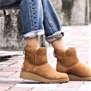 UGG Kristin Wedge Boot in Chestnut. Size 7